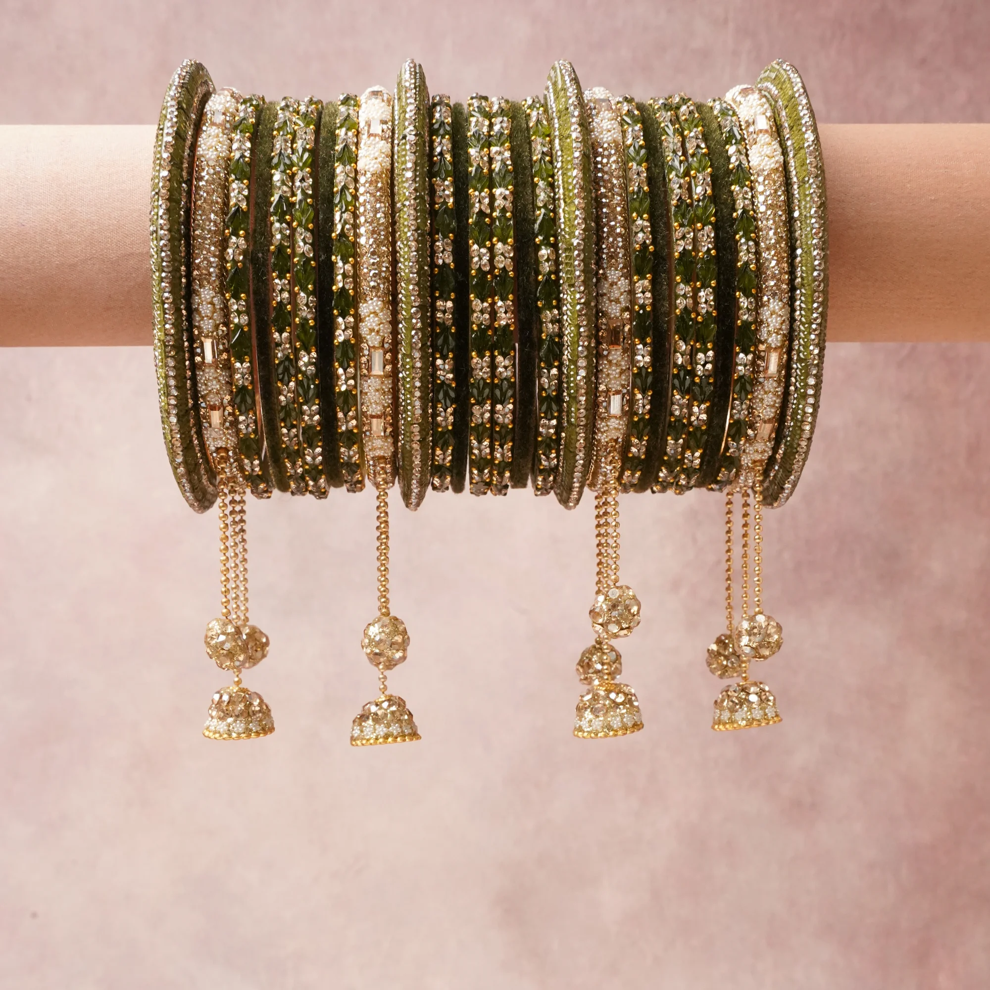 A majestic Olive Green set, complemented by Gold, Off-White featuring Glass, Velvet, Gold-plated Metal, Rhinestones, Glass Beads.
Rich, ceremonial, and designed to be passed through generations.